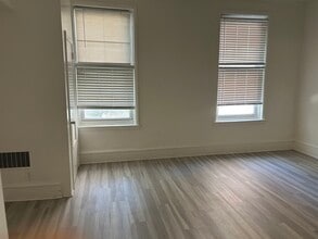 207 S 13th St, Unit 2nd Floor Front in Philadelphia, PA - Building Photo - Building Photo