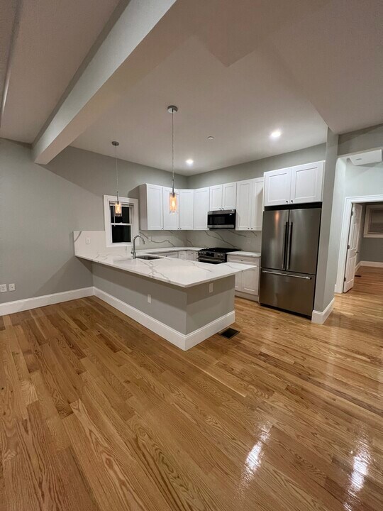 73 Pearl St, Unit 1 in Somerville, MA - Foto de edificio