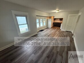 11205 E 10 S in Independence, MO - Building Photo - Building Photo