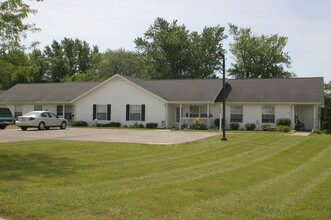 Cottage Grove Apartments in Muscatine, IA - Building Photo - Building Photo