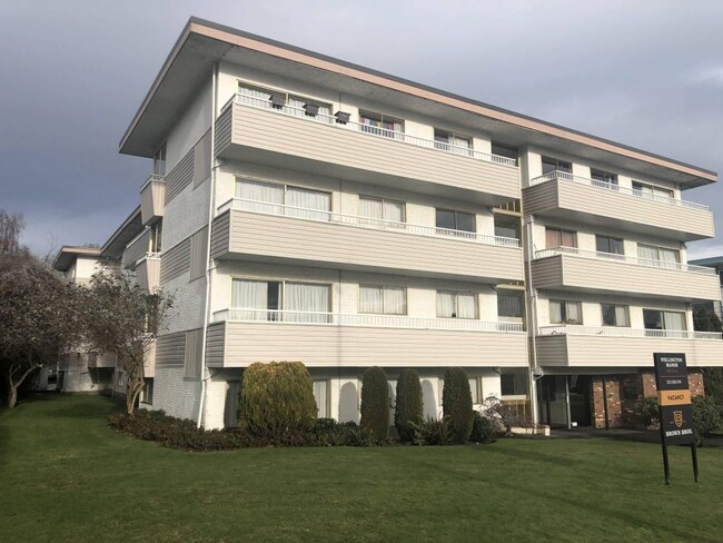 Wellington Manor in Victoria, BC - Building Photo - Building Photo