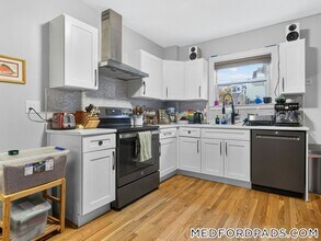44 William St, Unit 2 in Medford, MA - Building Photo - Building Photo