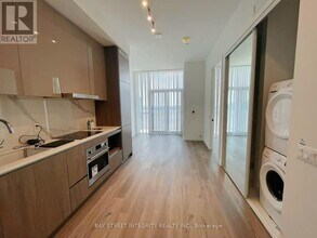 28 Interchange Wy in Vaughan, ON - Building Photo - Building Photo