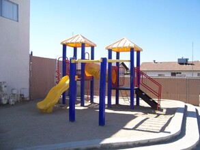 900 Susan Dr in Delano, CA - Building Photo - Building Photo