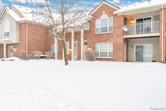 8208 Chesapeake Cir in Commerce Township, MI - Building Photo - Building Photo