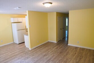 7190 Conant Ave, Unit 1 in Jacksonville, FL - Foto de edificio - Building Photo