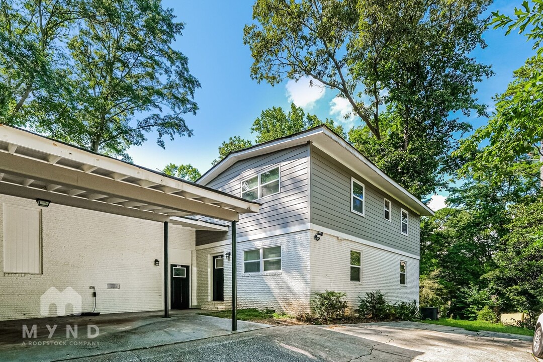1324 N Cliff Valley Way NE in Atlanta, GA - Building Photo