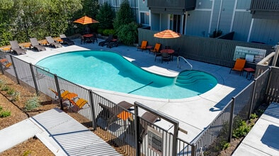 Traverse in Rohnert Park, CA - Foto de edificio - Building Photo