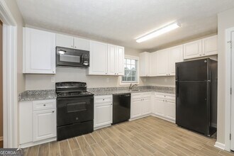 3037 Kathy Ln NW in Conyers, GA - Building Photo - Building Photo