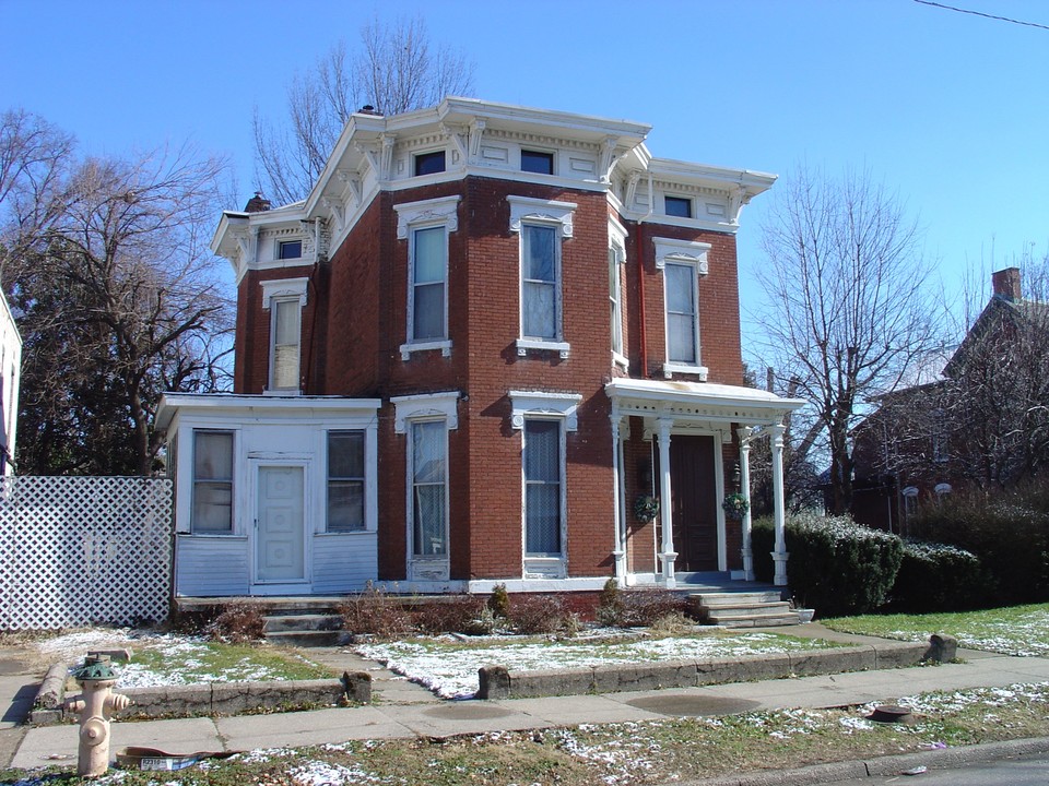 806 SE Second St in Evansville, IN - Foto de edificio