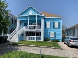3718 Avenue M 1/2 in Galveston, TX - Building Photo