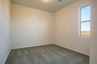 215 Adeline Ave in Los Lunas, NM - Building Photo - Building Photo