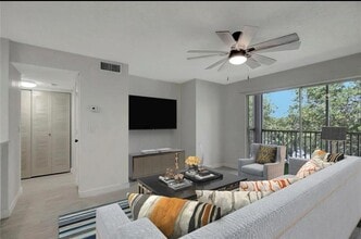 10110 Winsford Oak Blvd in Tampa, FL - Foto de edificio - Building Photo