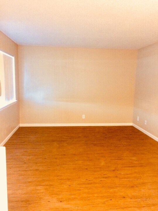 1922 Ethan Way in Sacramento, CA - Building Photo