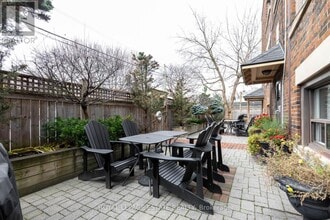 922-922 Bathurst St in Toronto, ON - Building Photo - Building Photo