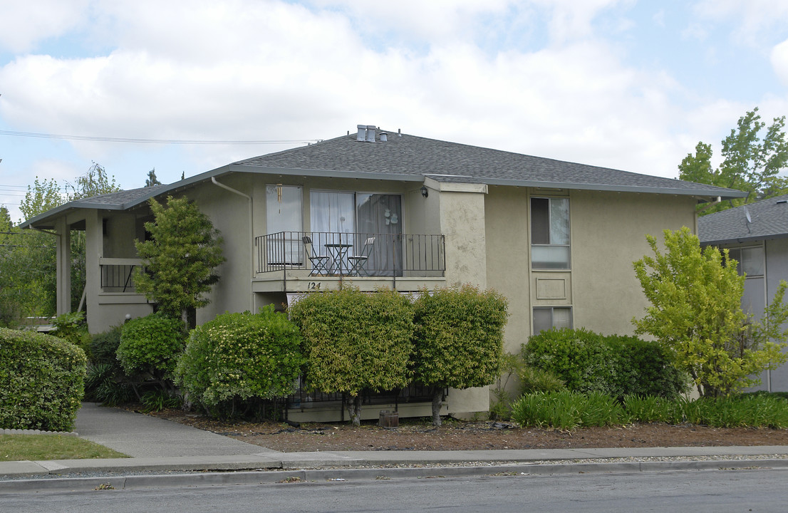 124 Blue Ridge Dr in Martinez, CA - Foto de edificio