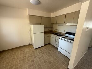 Cathedral Park Apartments in Portland, OR - Building Photo - Building Photo