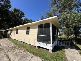 13363 Sunshine Rd in Baton Rouge, LA - Building Photo