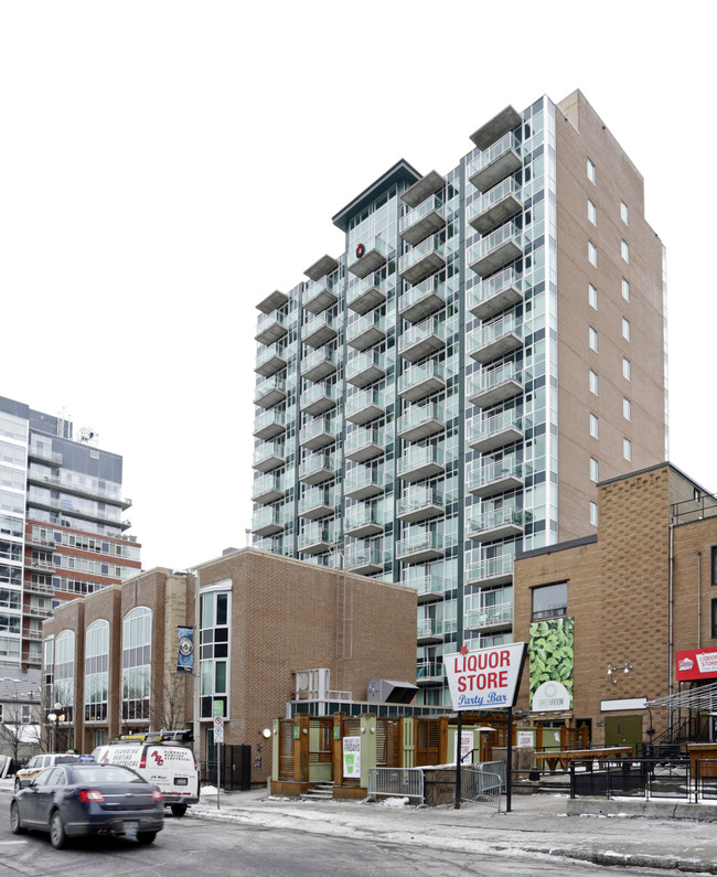 York Plaza in Ottawa, ON - Building Photo - Building Photo