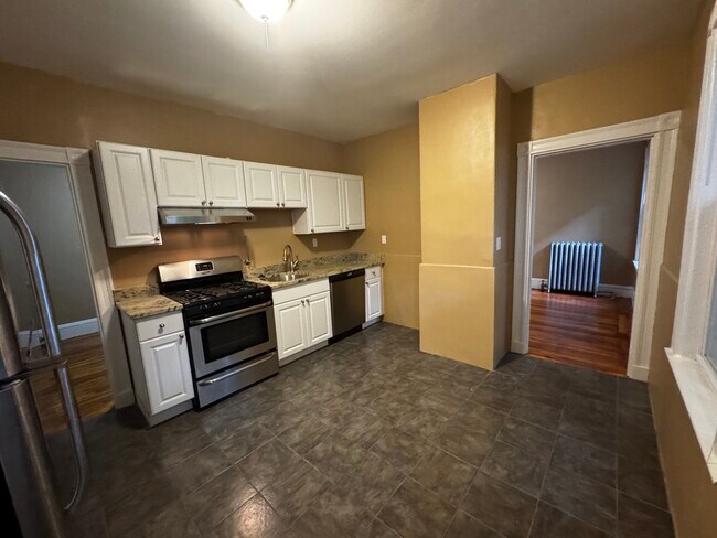 42 Calvin St, Unit 1L in Somerville, MA - Building Photo - Building Photo