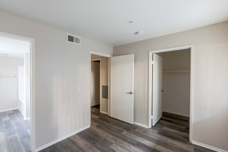 Cranford Court in Riverside, CA - Building Photo - Building Photo