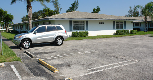 Coral Hills Apartments in Coral Springs, FL - Building Photo - Building Photo