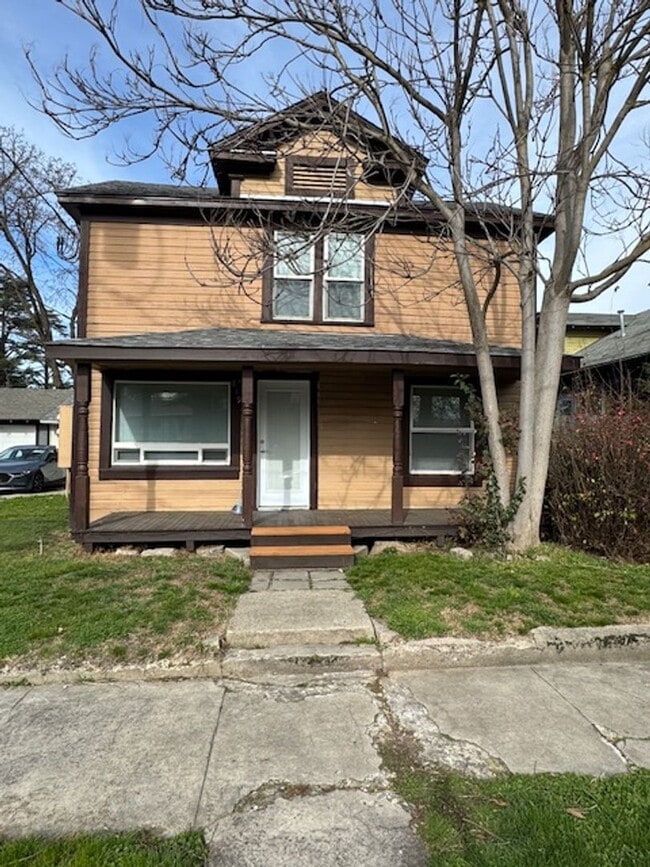 819 Taylor St in Medford, OR - Building Photo - Building Photo