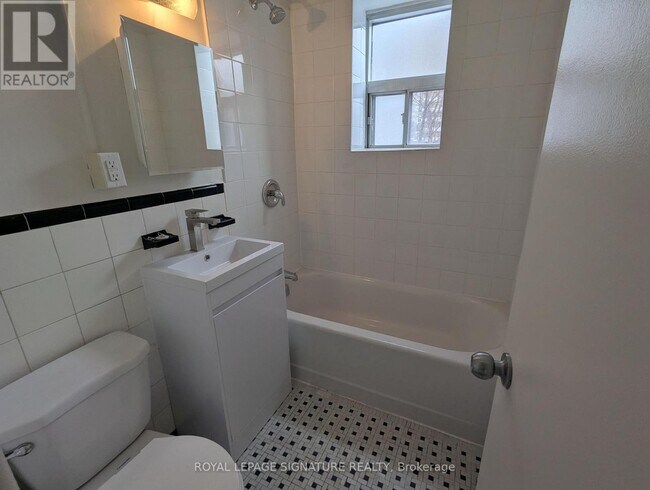 44 Balliol St in Toronto, ON - Building Photo - Building Photo