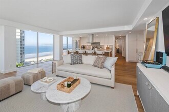 1710 Avenida Del Mundo in Coronado, CA - Building Photo - Building Photo