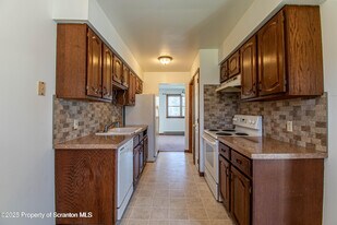 414 Melrose Ave in Clarks Summit, PA - Building Photo