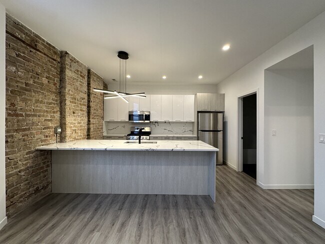 2743 W Division St in Chicago, IL - Building Photo - Building Photo