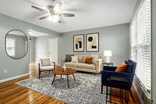 622 NW Kay Dr in Lee's Summit, MO - Building Photo