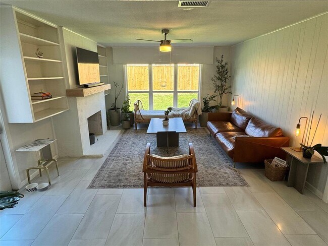 8538 Forum Dr in Houston, TX - Building Photo - Building Photo