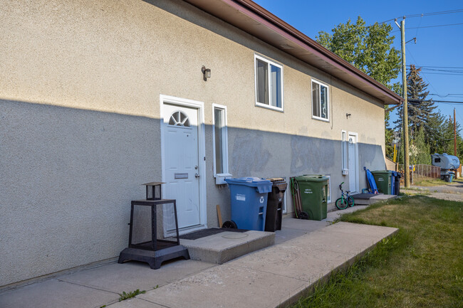 312B Southampton Dr SW in Calgary, AB - Building Photo - Building Photo