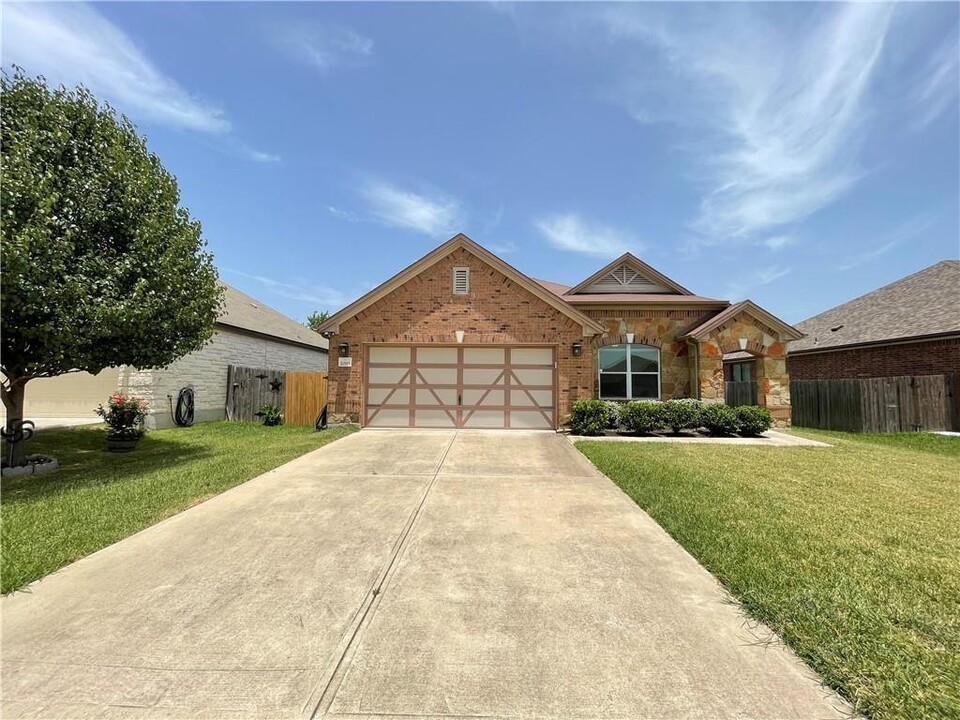 2003 Sydnee Dr in Leander, TX - Building Photo