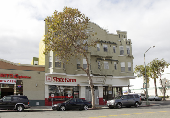 2443-2447 Telegraph Ave in Oakland, CA - Foto de edificio - Building Photo