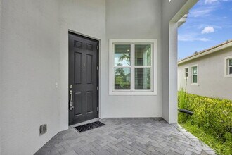 9225 SW Pepoli Way in Port St. Lucie, FL - Building Photo - Building Photo