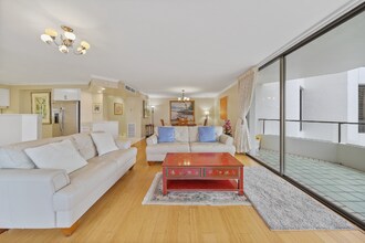 1910 Ala Moana Blvd, Unit 18A in Honolulu, HI - Foto de edificio - Building Photo