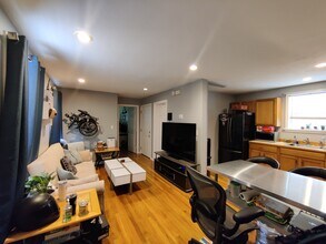 235 Columbia Rd, Unit 1 in Boston, MA - Foto de edificio - Building Photo