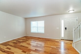 180 Cherry Tree Ln in Commercial Point, OH - Building Photo - Building Photo