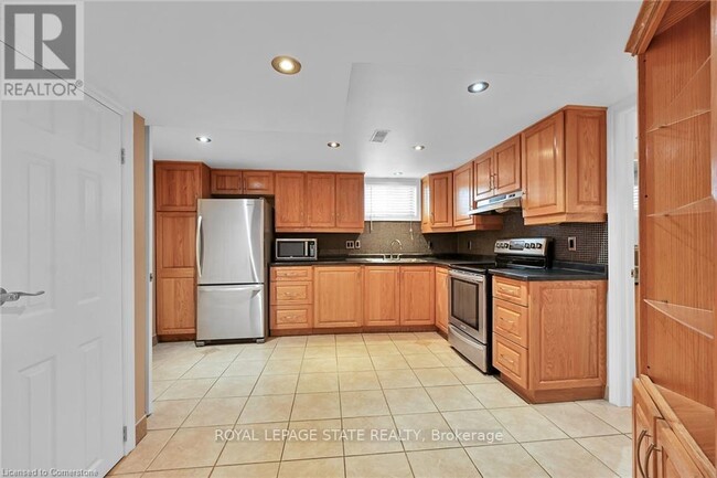 221 Gray Rd in Hamilton, ON - Building Photo - Building Photo