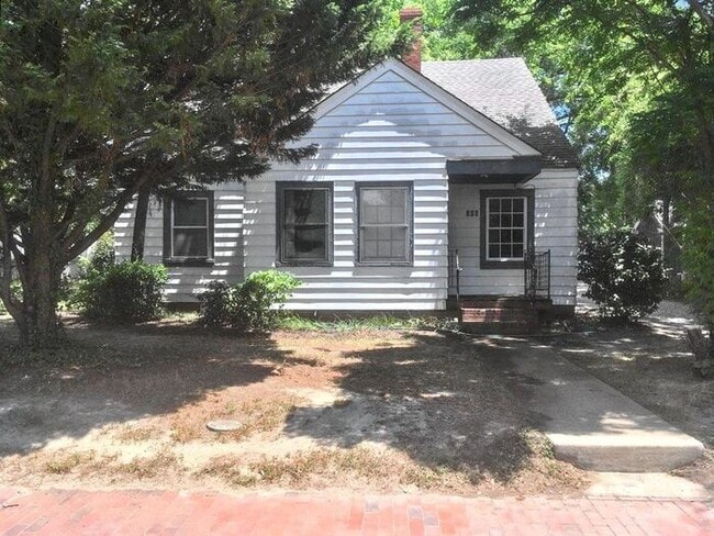property at 305 S Boundary St