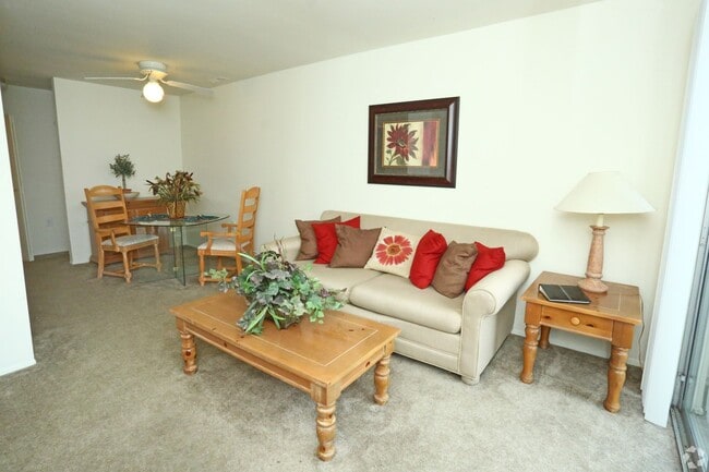 Clovertree Apartments in Flint, MI - Foto de edificio - Building Photo