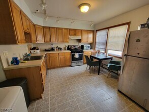 555 Clifton Ave in Clifton, NJ - Building Photo - Building Photo