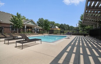 Pine Tree Apartments in Omaha, NE - Building Photo - Building Photo