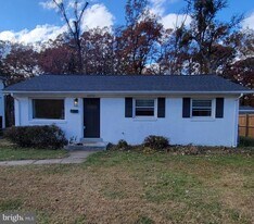 14332 Belleville Ave in Woodbridge, VA - Building Photo