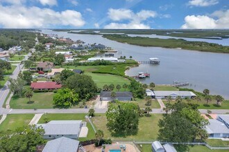 203 Parkwood Ln in Edgewater, FL - Building Photo - Building Photo