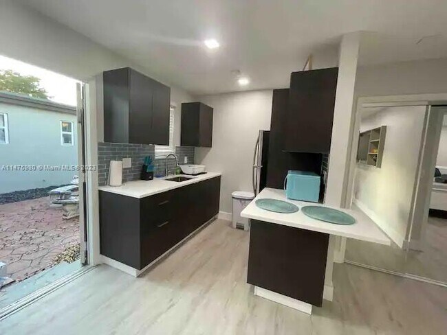 1925 Dewey St-Unit -3 in Hollywood, FL - Foto de edificio - Building Photo