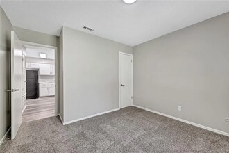 2732 N Arroyo Ave in Fayetteville, AR - Foto de edificio - Building Photo