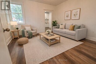 198 Sherman Ave N in Hamilton, ON - Building Photo